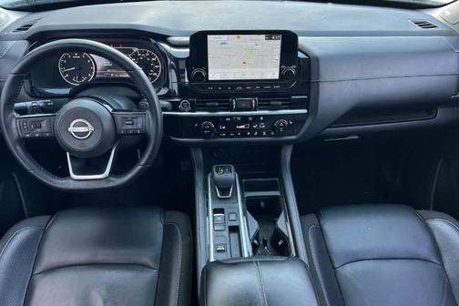 2022 Nissan Pathfinder SL