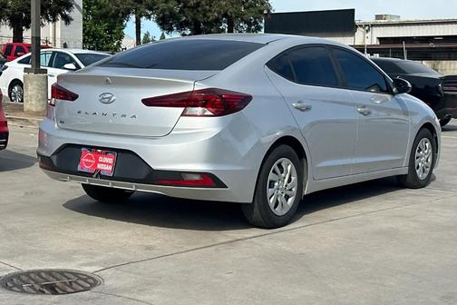 2019 Hyundai ELANTRA SE