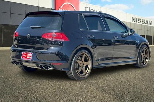 2017 Volkswagen Golf R 4-Door