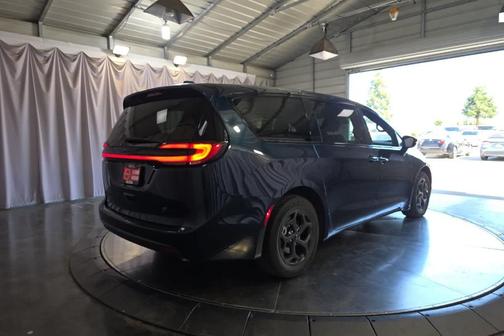 Fathom Blue Pearlcoat 2022 Chrysler Pacifica Hybrid Touring L