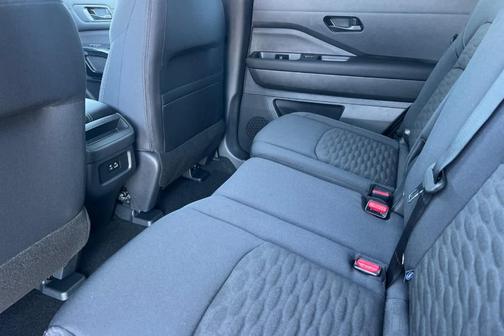 2025 Nissan Pathfinder S