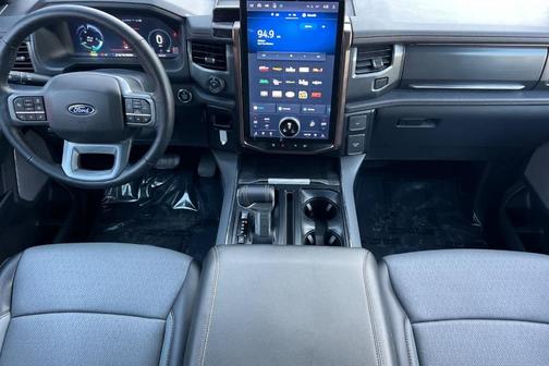 2024 Ford F-150 Lightning LARIAT