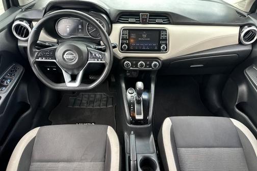 Brilliant Silver Metallic 2021 Nissan Versa 1.6 SV