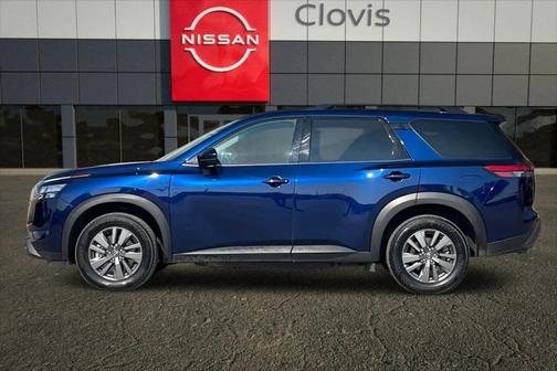 2024 Nissan Pathfinder SV