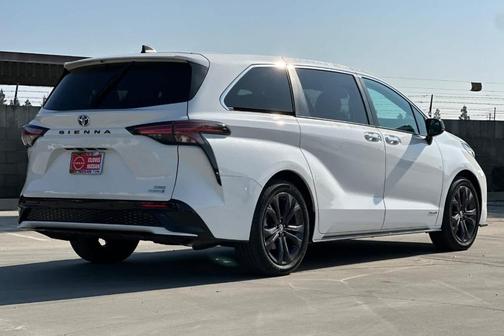 2021 Toyota Sienna XSE 7 Passenger