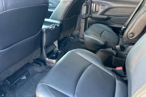 2021 Toyota Sienna XSE 7 Passenger