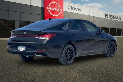 Phantom Black 2022 Hyundai ELANTRA SEL