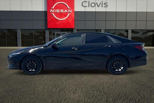 Phantom Black 2022 Hyundai ELANTRA SEL