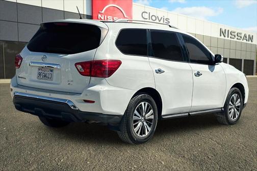 2017 Nissan Pathfinder SV