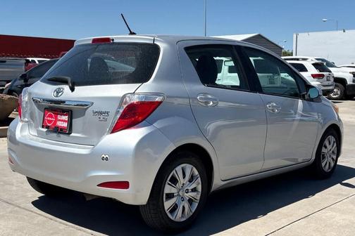 Classic Silver Metallic 2014 Toyota Yaris LE
