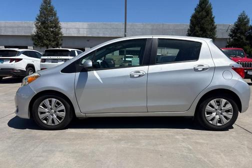 Classic Silver Metallic 2014 Toyota Yaris LE