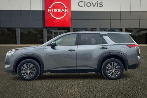2022 Nissan Pathfinder SV