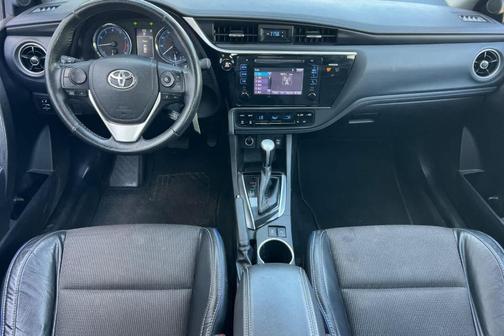 Classic Silver Metallic 2017 Toyota Corolla SE