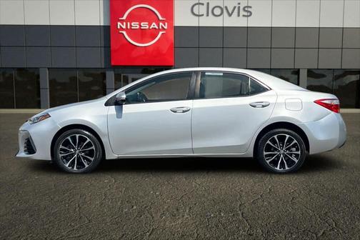 Classic Silver Metallic 2017 Toyota Corolla SE