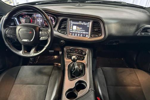 Pitch Black Clearcoat 2023 Dodge Challenger R/T