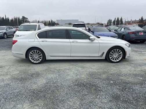 2016 BMW 740 i