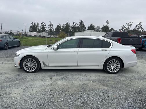 2016 BMW 740 i