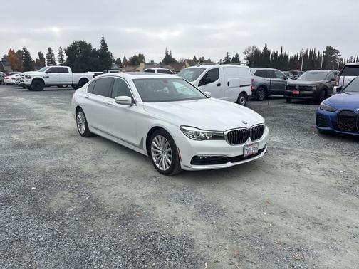 2016 BMW 740 i