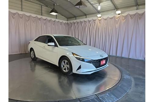 2022 Hyundai ELANTRA SE