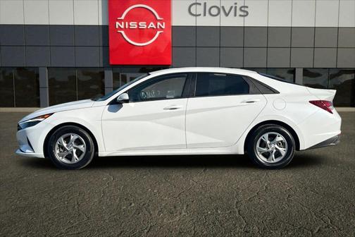 2022 Hyundai ELANTRA SE