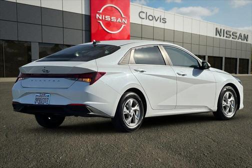 2022 Hyundai ELANTRA SE