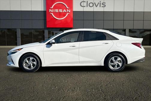 2022 Hyundai ELANTRA SE