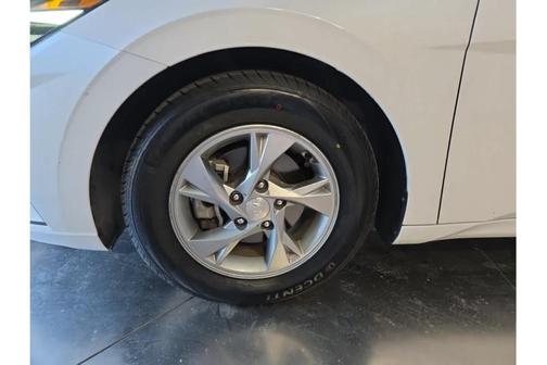 2022 Hyundai ELANTRA SE