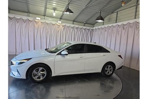 2022 Hyundai ELANTRA SE