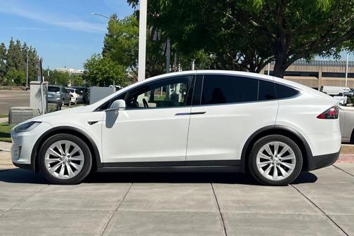 White 2018 Tesla Model X 75D