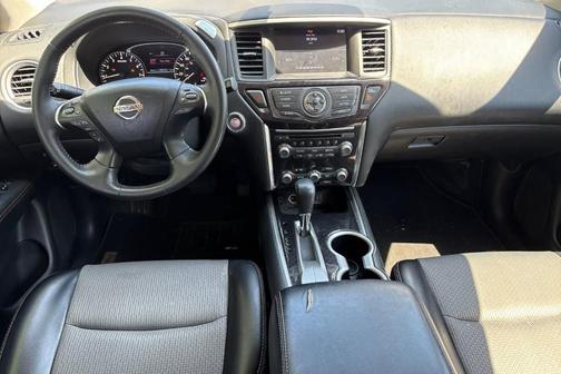 White 2019 Nissan Pathfinder SV