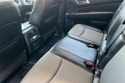 White 2019 Nissan Pathfinder SV
