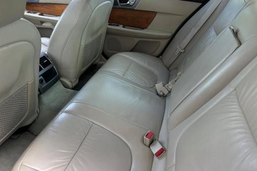 2010 Jaguar XF Luxury