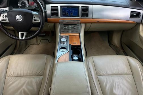 2010 Jaguar XF Luxury