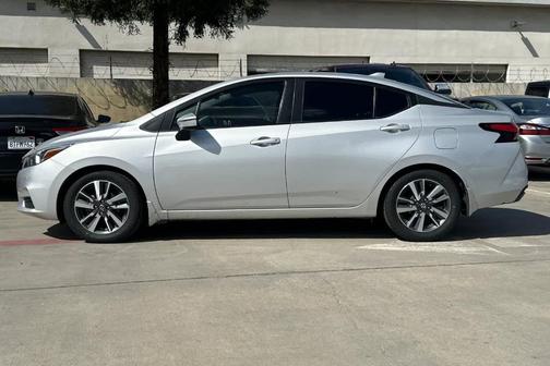 Brilliant Silver Metallic 2020 Nissan Versa 1.6 SV
