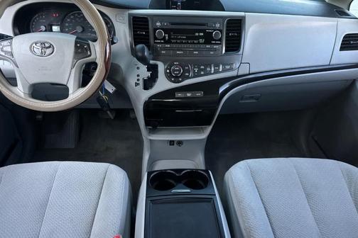 2014 Toyota Sienna LE