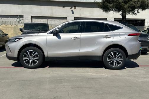 Titanium Glow 2024 Toyota Venza LE