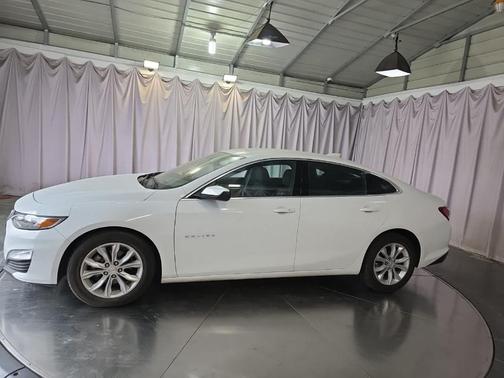 Summit White 2022 Chevrolet Malibu LT