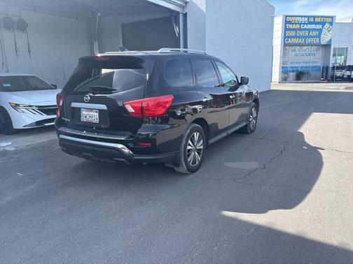 2020 Nissan Pathfinder S