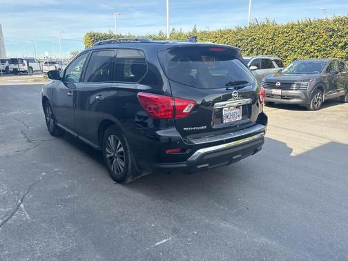 2020 Nissan Pathfinder S