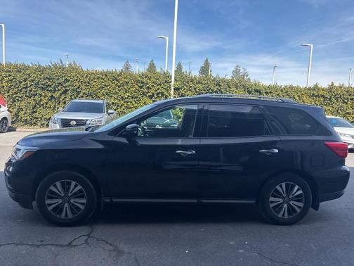 2020 Nissan Pathfinder S