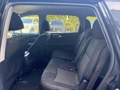 2020 Nissan Pathfinder S