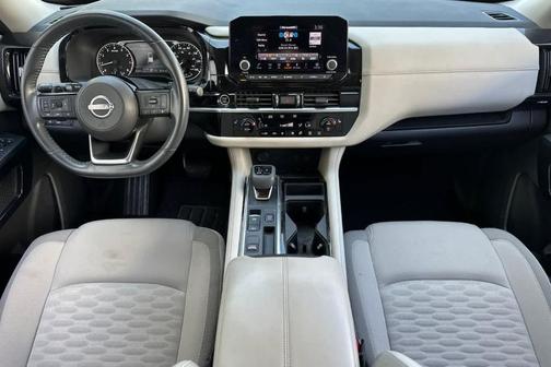2023 Nissan Pathfinder SV