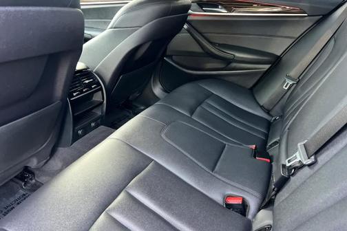 Alpine White 2018 BMW 530e iPerformance