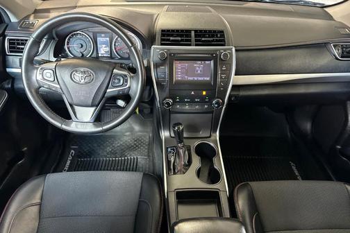 Celestial Silver Metallic 2017 Toyota Camry SE