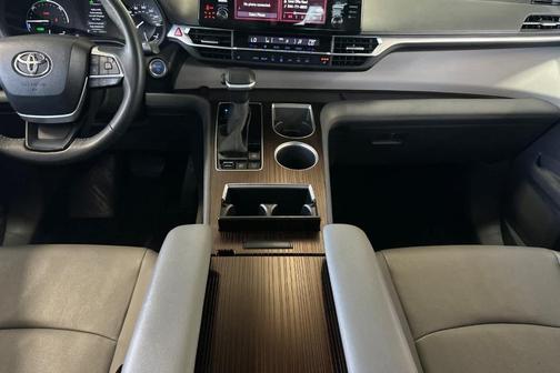2023 Toyota Sienna XLE