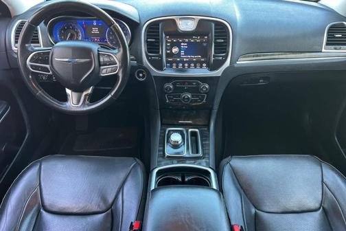 Bright White Clearcoat 2019 Chrysler 300 Limited