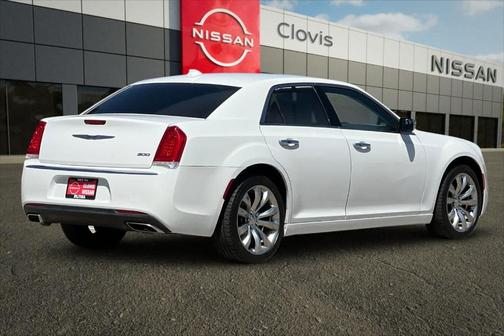 Bright White Clearcoat 2019 Chrysler 300 Limited