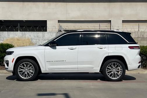 2022 Jeep Grand Cherokee Summit