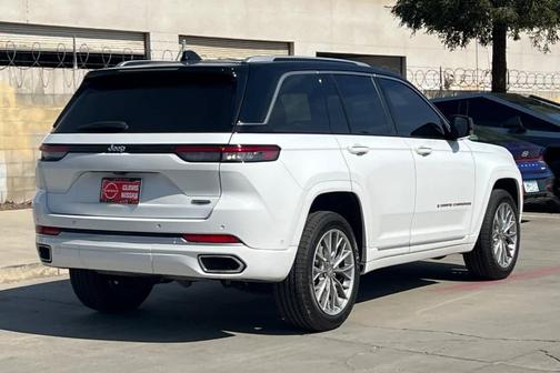 2022 Jeep Grand Cherokee Summit
