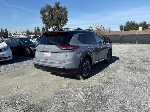 2025 Nissan Rogue Platinum